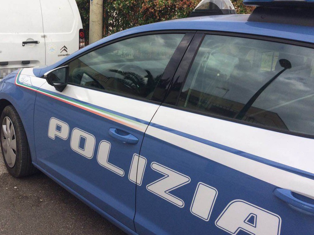 Immagine articolo: Rapinò un'anziana 80enne, Polizia arresta giovane pregiudicato Immagine articolo: Rapinò un'anziana 80enne, Polizia arresta giovane pregiudicato