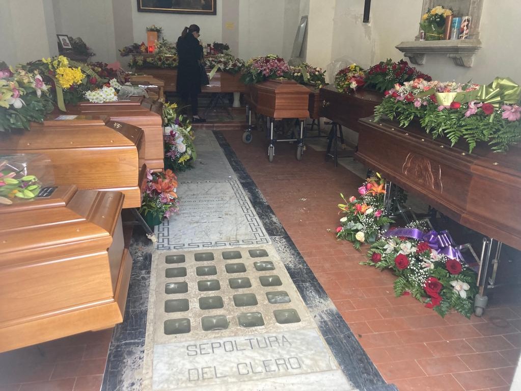 Immagine articolo: Partono le estumulazioni al cimitero di Castelvetrano. L’impegno di Italgeco: “Ridaremo dignità ai defunti” Immagine articolo: Partono le estumulazioni al cimitero di Castelvetrano. L’impegno di Italgeco: “Ridaremo dignità ai defunti”