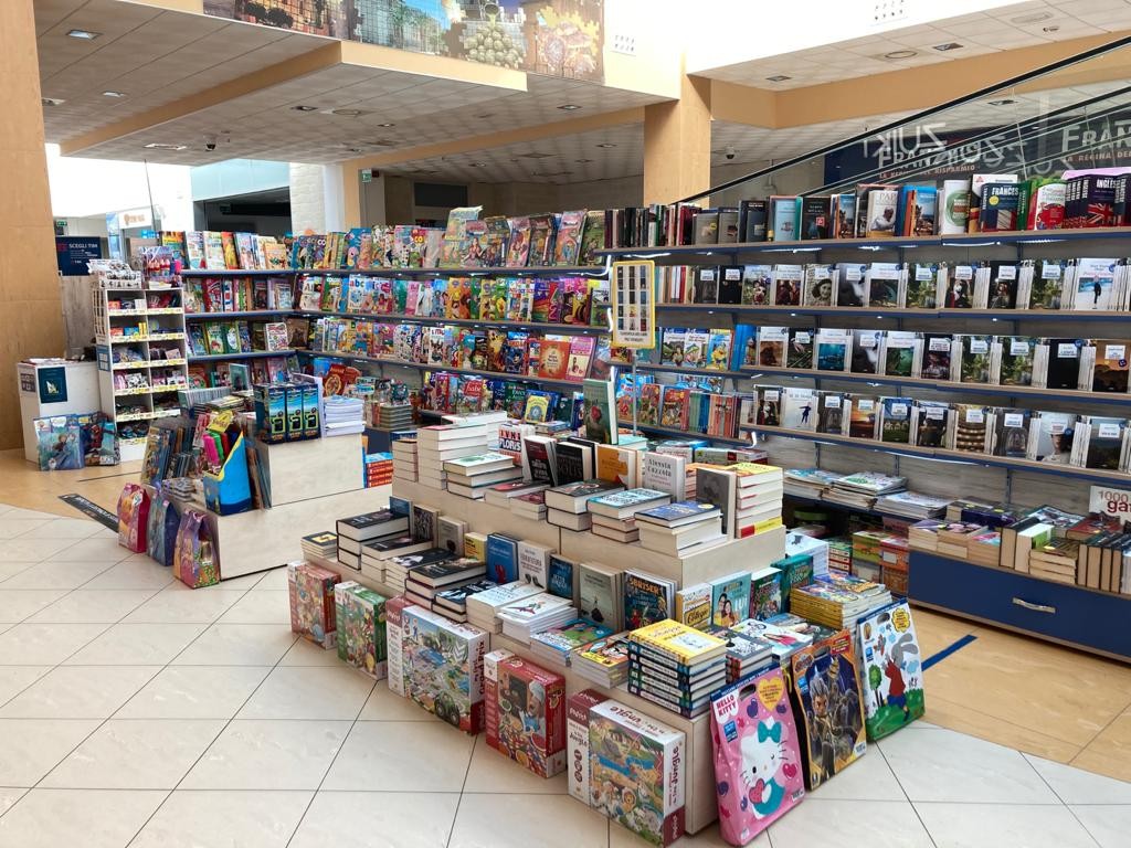Immagine articolo: "Doniamo un libro alle scuole", la nuova iniziativa della libreria Giralibri per le scuole di CVetrano Immagine articolo: "Doniamo un libro alle scuole", la nuova iniziativa della libreria Giralibri per le scuole di CVetrano