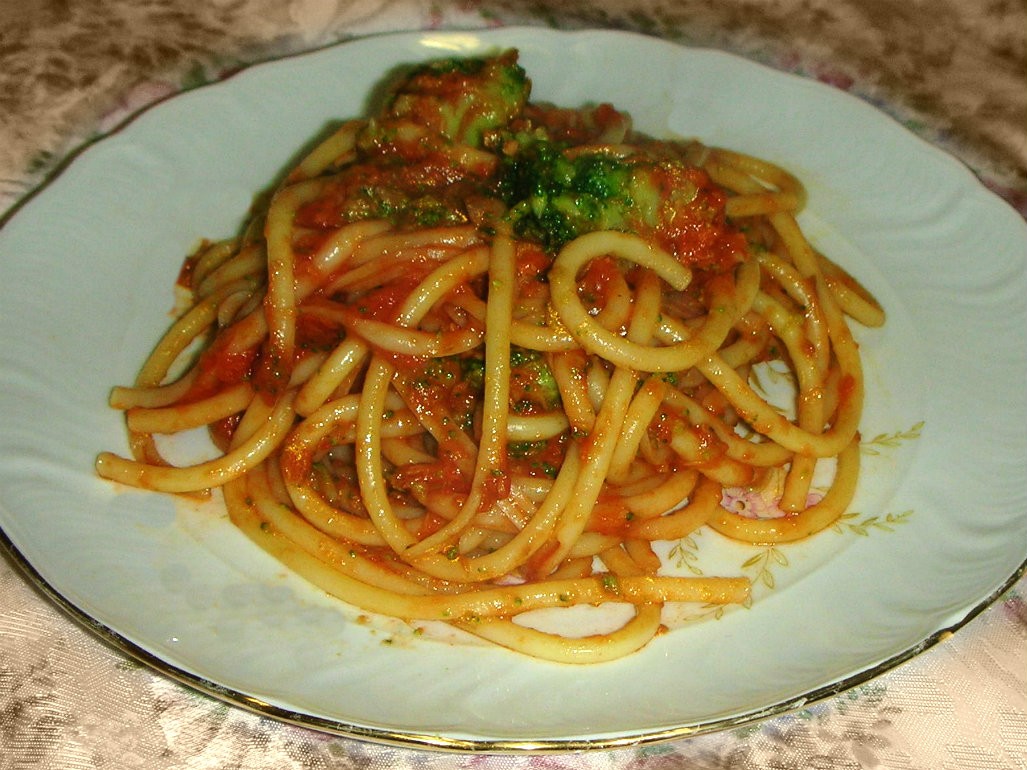 Immagine articolo: Mangiasano. Ricetta spaghetti broccoli e tonno. Una ricetta semplice e gustosa