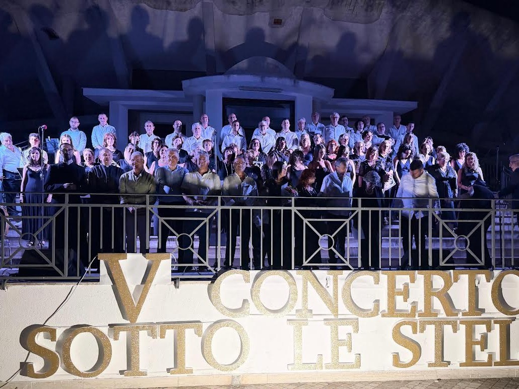 Immagine articolo: Salaparuta, successo di pubblico e di critica per il ”Concerto sotto le Stelle-V edizione” Immagine articolo: Salaparuta, successo di pubblico e di critica per il ”Concerto sotto le Stelle-V edizione”