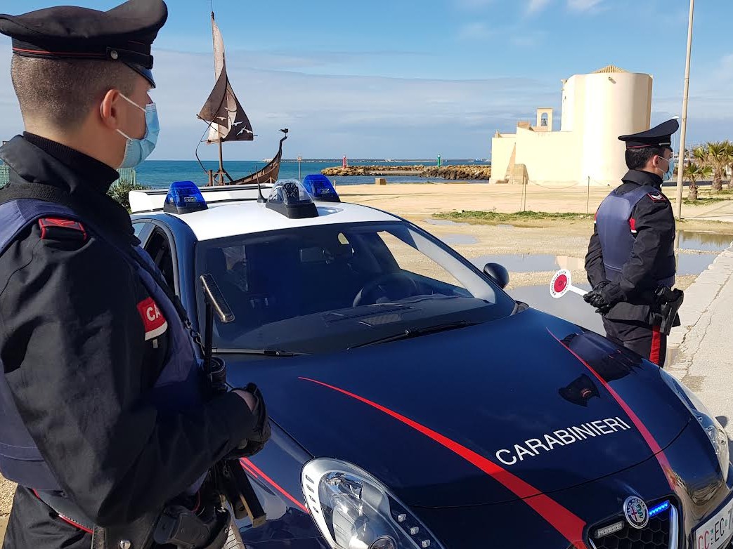 Immagine articolo: Controlli dei carabinieri nel weekend: 5 persone denunciate