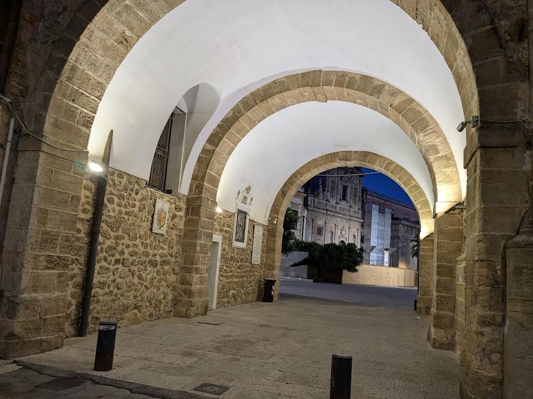 Immagine articolo: Il lettore scrive: "Galleria Pignatelli deturpata dalla scarsa sensibilità per il bello" Immagine articolo: Il lettore scrive: "Galleria Pignatelli deturpata dalla scarsa sensibilità per il bello"