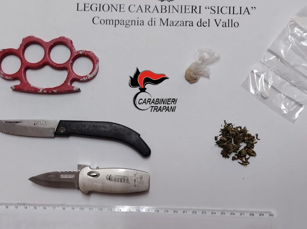 Immagine articolo: Controlli nel weekend dei Carabinieri, tre denunce, sequestrati coltelli di vario tipo Immagine articolo: Controlli nel weekend dei Carabinieri, tre denunce, sequestrati coltelli di vario tipo