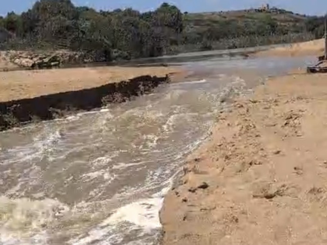 Immagine articolo: Marinella, ripristinata rottura tubazione a monte Diga Garcia. Interrotto flusso d’acqua irrigua sul Gorgo Cottone Immagine articolo: Marinella, ripristinata rottura tubazione a monte Diga Garcia. Interrotto flusso d’acqua irrigua sul Gorgo Cottone