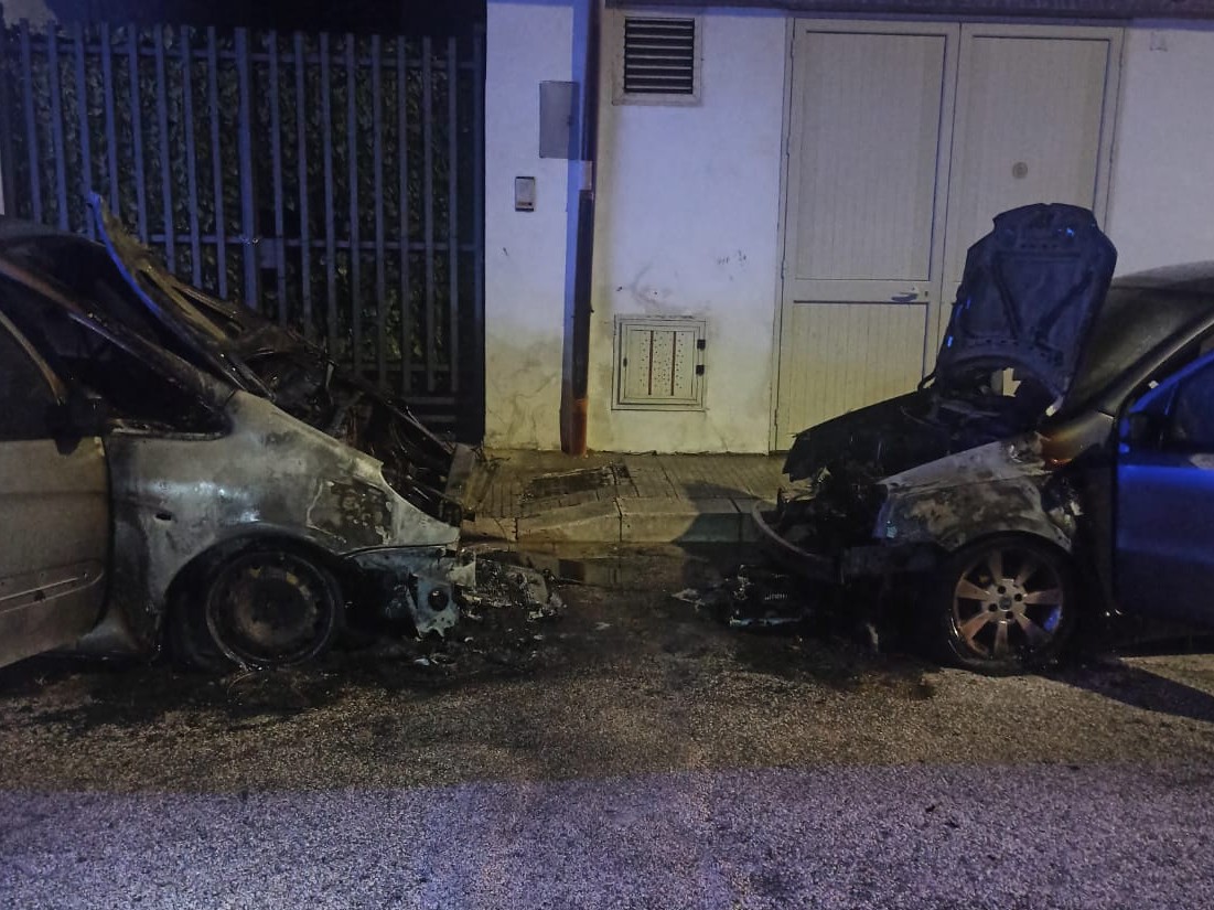 Immagine articolo: Castelvetrano, due auto colpite da un incendio nella notte. Vigili del Fuoco e Carabinieri sul posto