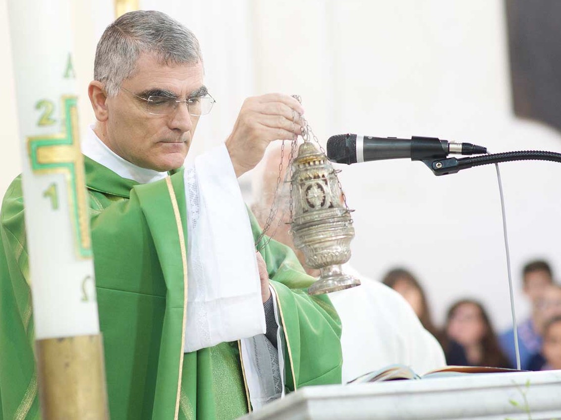 Immagine articolo: Partanna in apprensione per Don Pino Biondo. Fedeli in preghiera sperando in un miglioramento delle condizioni Immagine articolo: Partanna in apprensione per Don Pino Biondo. Fedeli in preghiera sperando in un miglioramento delle condizioni