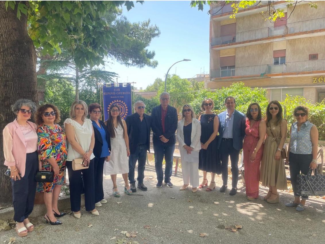 Immagine articolo: Club Inner Wheel Selinunte Cave di Cusa inaugura un giardino all’interno del Parco delle Rimembranze di Castelvetrano Immagine articolo: Club Inner Wheel Selinunte Cave di Cusa inaugura un giardino all’interno del Parco delle Rimembranze di Castelvetrano