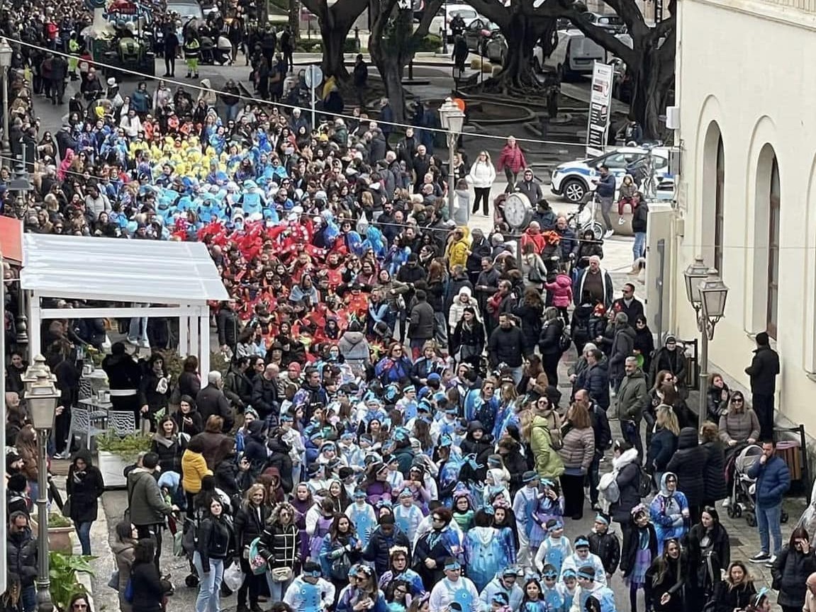 Immagine articolo: Castelvetrano “riscopre” il Carnevale. Oltre tre mila alunni sfilano con i Nanni per le vie della Città tra musica, colori e divertimento Immagine articolo: Castelvetrano “riscopre” il Carnevale. Oltre tre mila alunni sfilano con i Nanni per le vie della Città tra musica, colori e divertimento