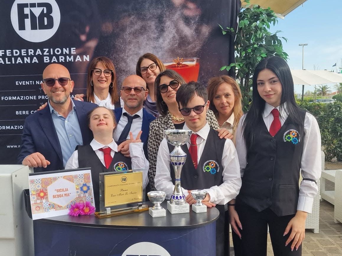 Immagine articolo: Eccellenza siciliana, il Ferrigno-Accardi-Titone vince i Campionati Barman 2026 Immagine articolo: Eccellenza siciliana, il Ferrigno-Accardi-Titone vince i Campionati Barman 2026