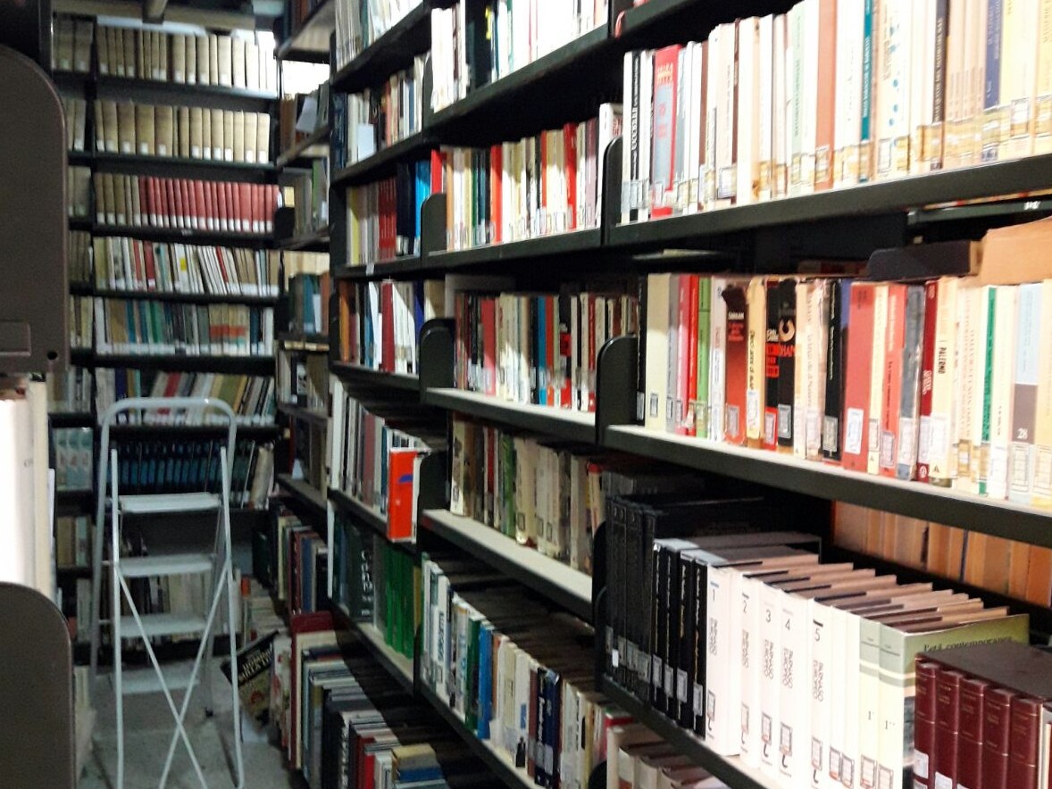 Immagine articolo: CVetrano, la Biblioteca Comunale aderisce a "Il Maggio dei Libri". Successo per l'iniziativa “Sikelia: storie di ordinaria poesia. Noi La Sicilia ve la raccontiamo così" 