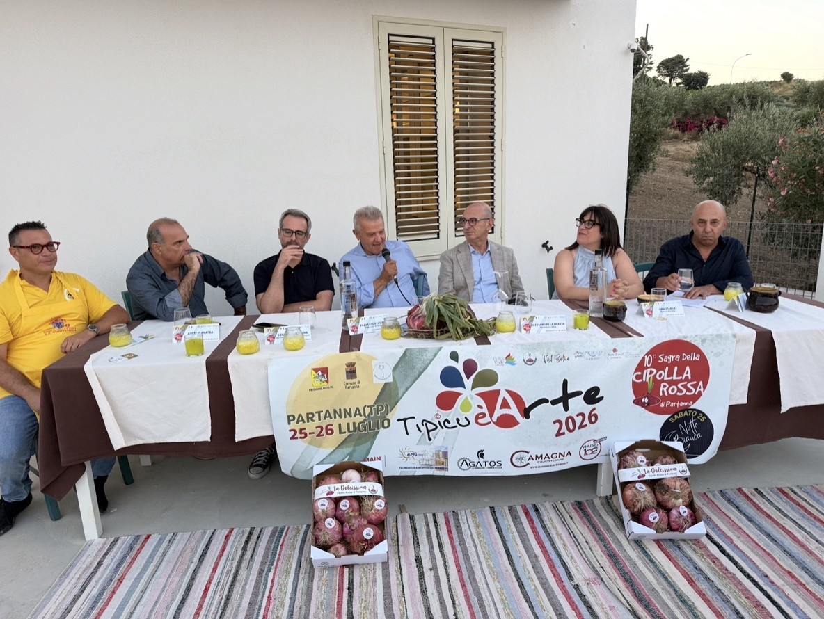 Immagine articolo: Partanna, Tipicuè Art protagonista della 10ª Sagra della Cipolla Rossa: istituzioni e territorio insieme per valorizzare le eccellenze del Belice Immagine articolo: Partanna, Tipicuè Art protagonista della 10ª Sagra della Cipolla Rossa: istituzioni e territorio insieme per valorizzare le eccellenze del Belice