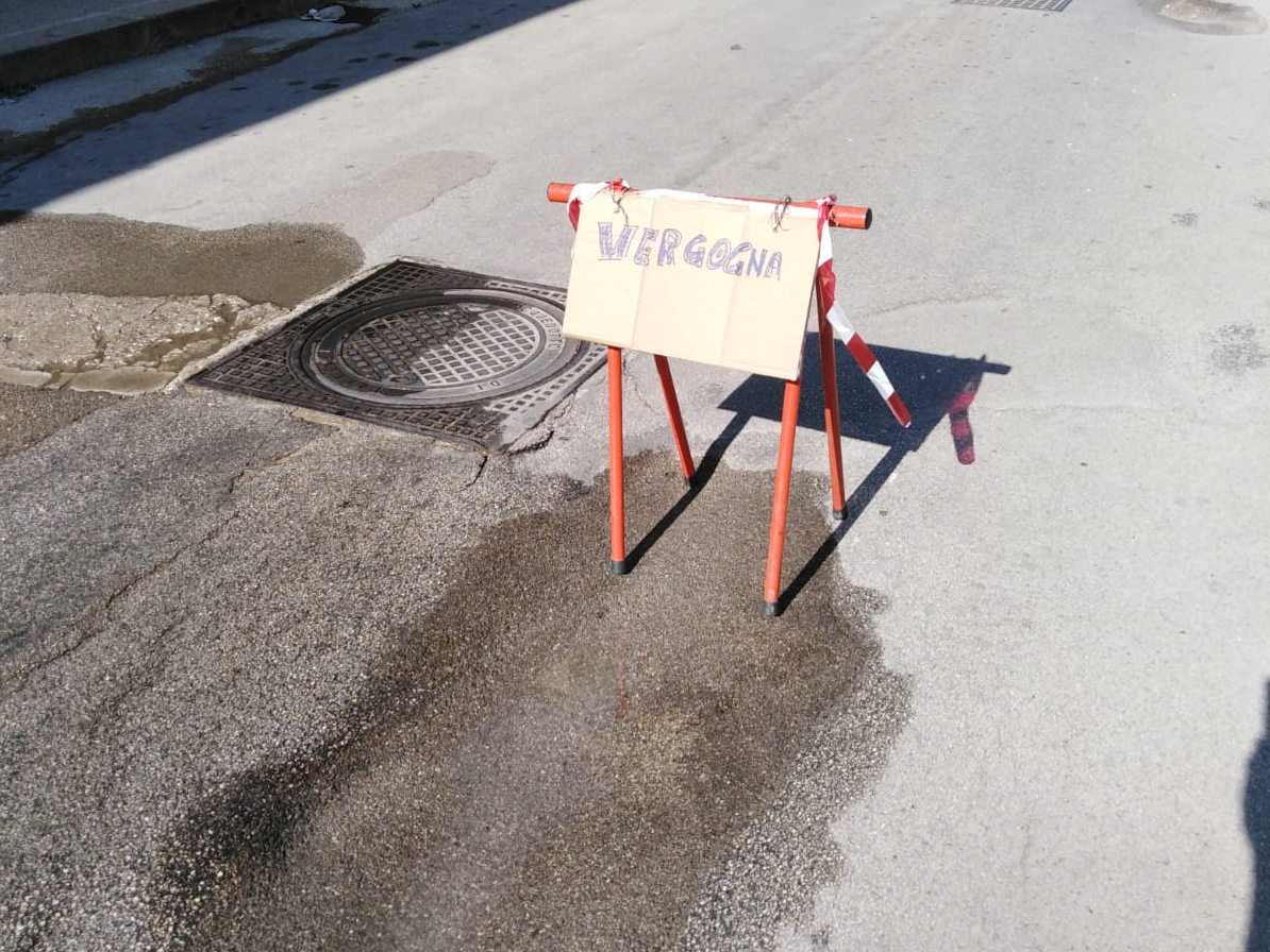 Immagine articolo: Partanna, riparata perdita d'acqua nei pressi del Viale d'Italia. Oggi i tecnici a lavoro Immagine articolo: Partanna, riparata perdita d'acqua nei pressi del Viale d'Italia. Oggi i tecnici a lavoro