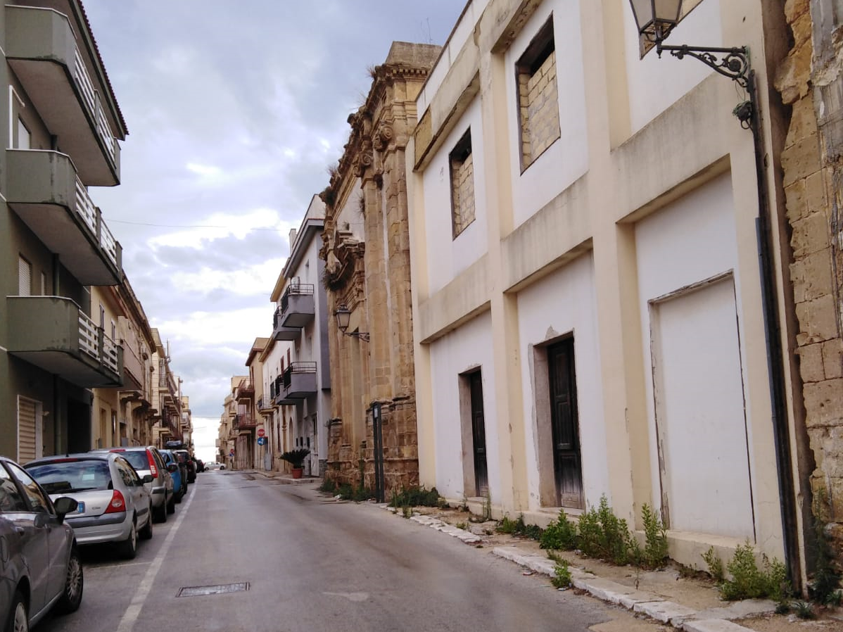 Immagine articolo: Partanna, immobile di via Mazzini annesso alla Chiesa diventerà Centro diurno per anziani Immagine articolo: Partanna, immobile di via Mazzini annesso alla Chiesa diventerà Centro diurno per anziani
