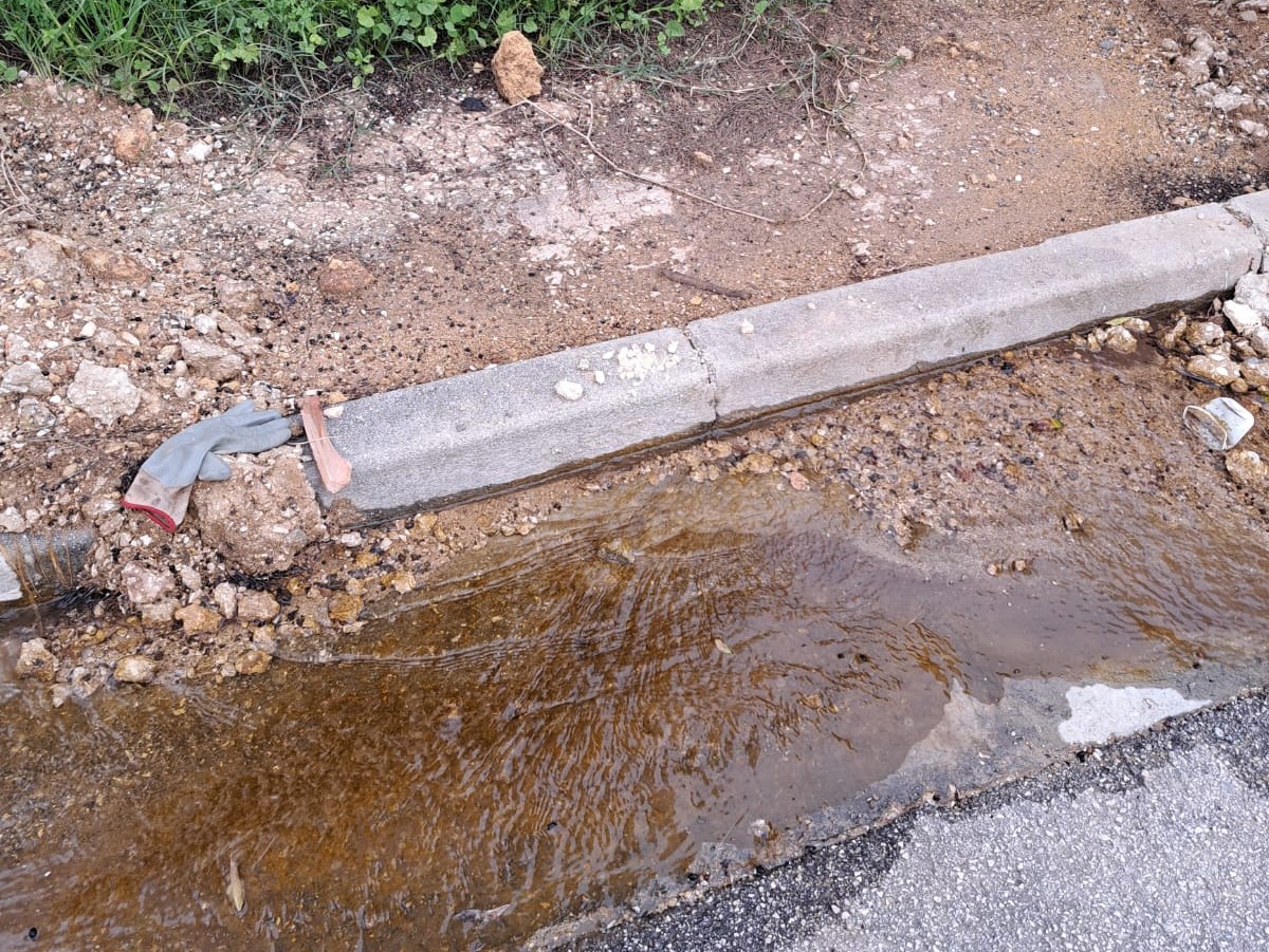 Immagine articolo: Il lettore scrive: "Continuano gli sprechi d'acqua". Perdite idriche in più punti della città Immagine articolo: Il lettore scrive: "Continuano gli sprechi d'acqua". Perdite idriche in più punti della città
