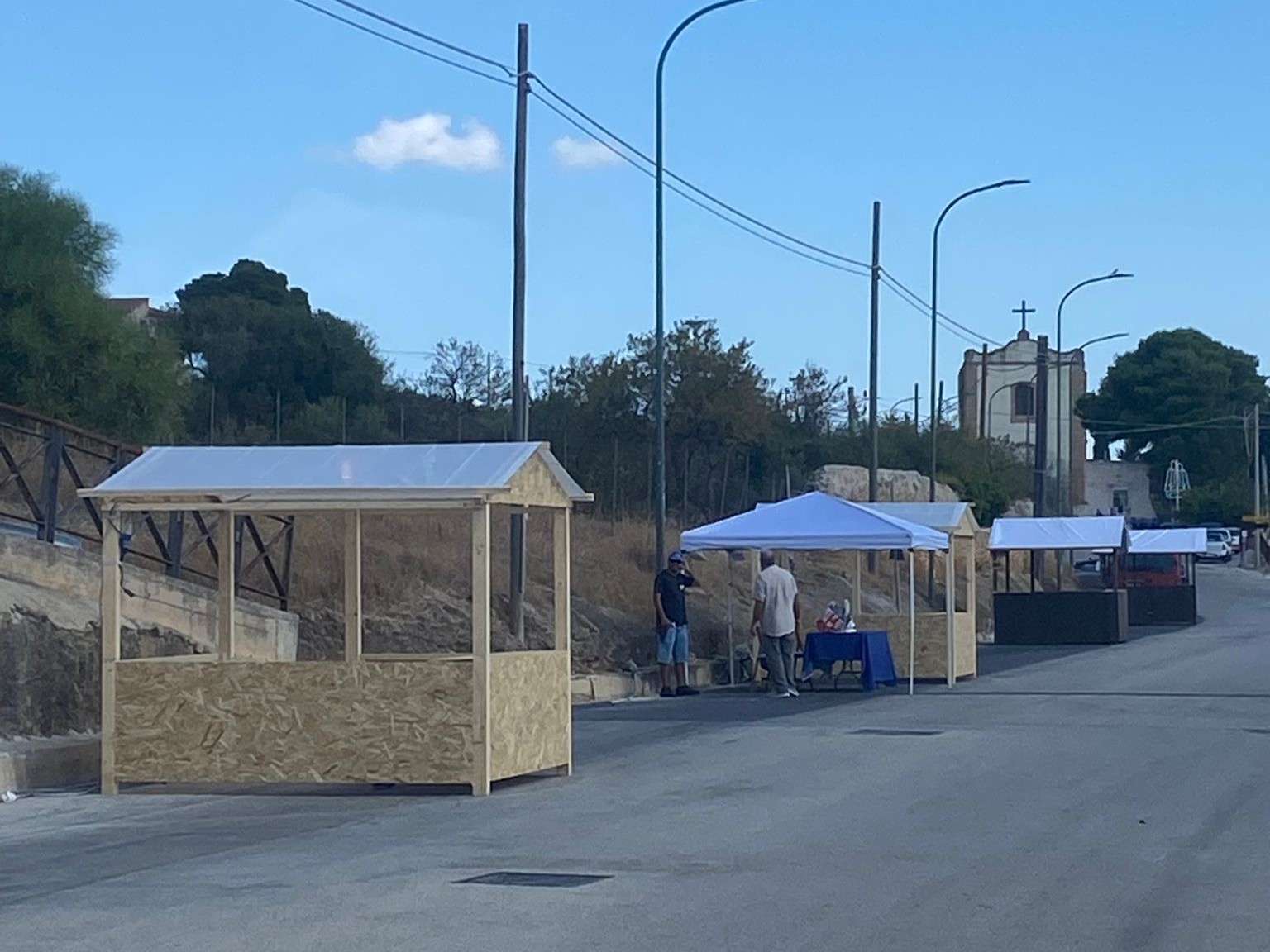 Immagine articolo: Fiera della Tagliata, bancarelle lungo la strada verso il Santuario