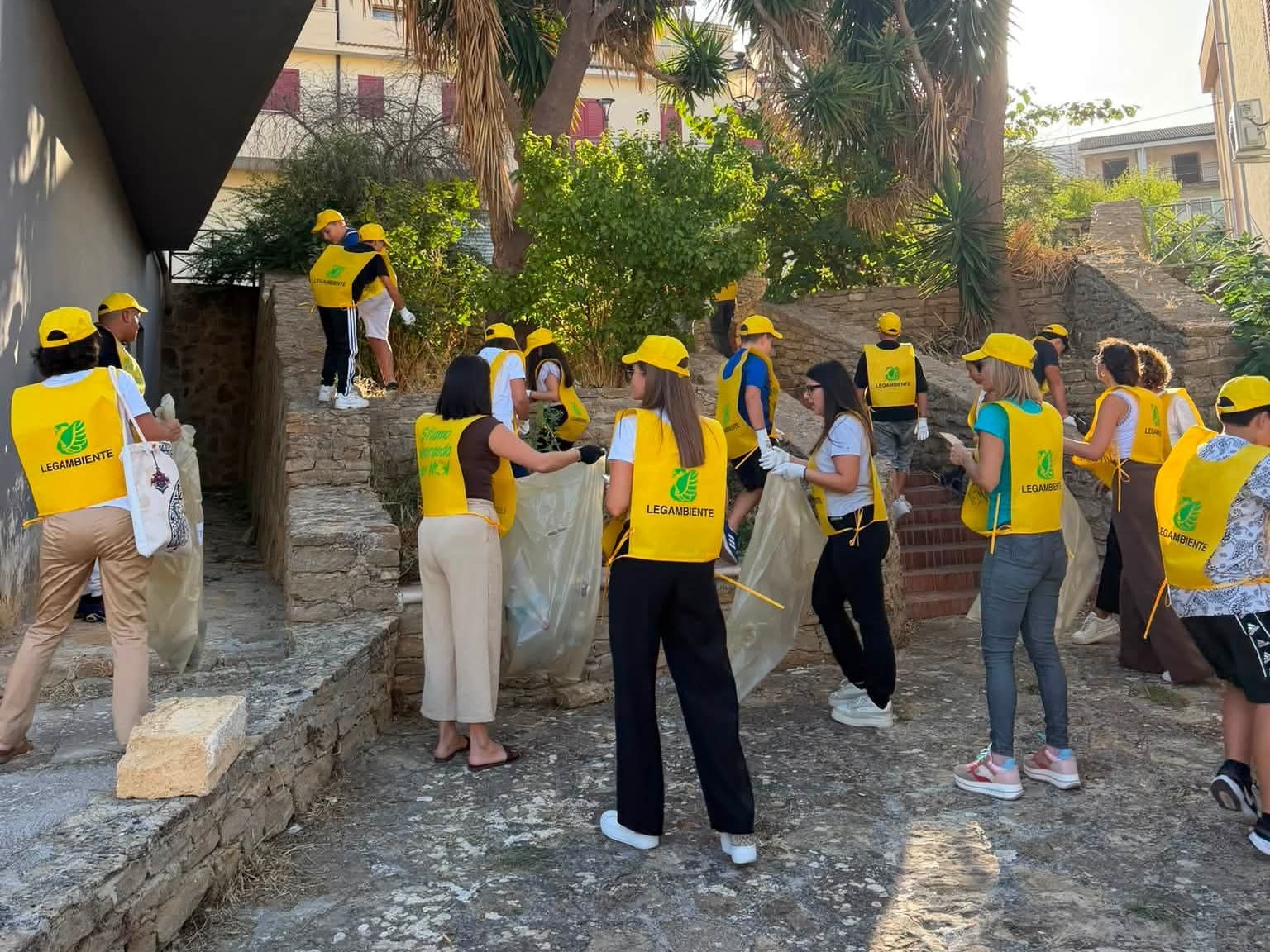 Immagine articolo: Poggioreale si è tinta di “giallo” con l’iniziativa “Puliamo il Mondo”