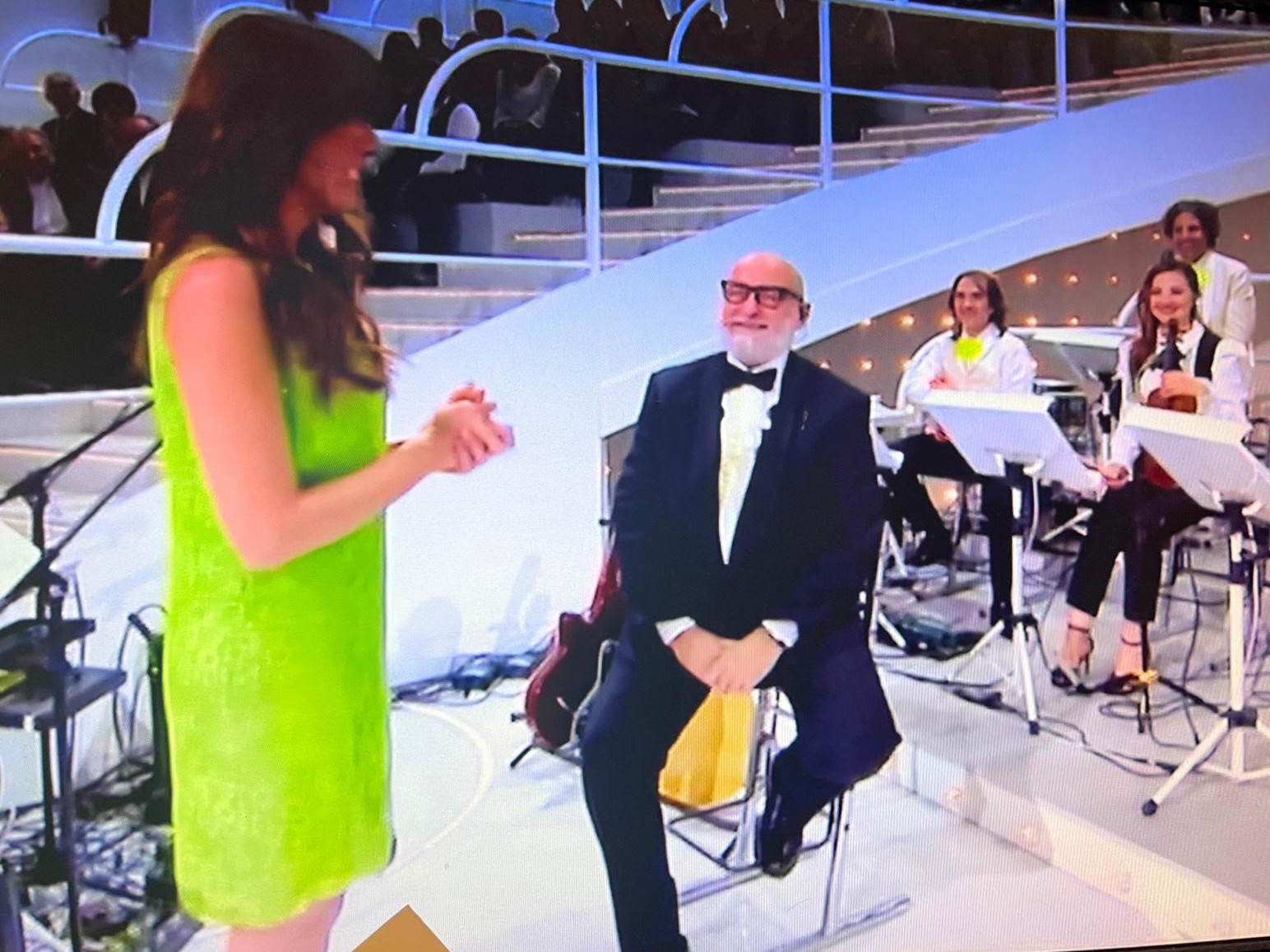 Immagine articolo: Maurizio Filardo direttore d'orchestra nel programma “Colpo di luna” di Virginia Raffaele su Rai 1 Immagine articolo: Maurizio Filardo direttore d'orchestra nel programma “Colpo di luna” di Virginia Raffaele su Rai 1