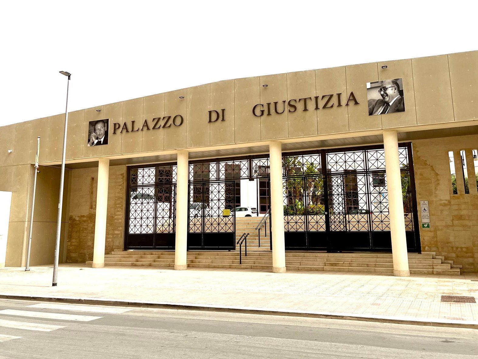 Immagine articolo: Giovane castelvetranese condannata, colpì al volto coetanea con un "tirapugni"