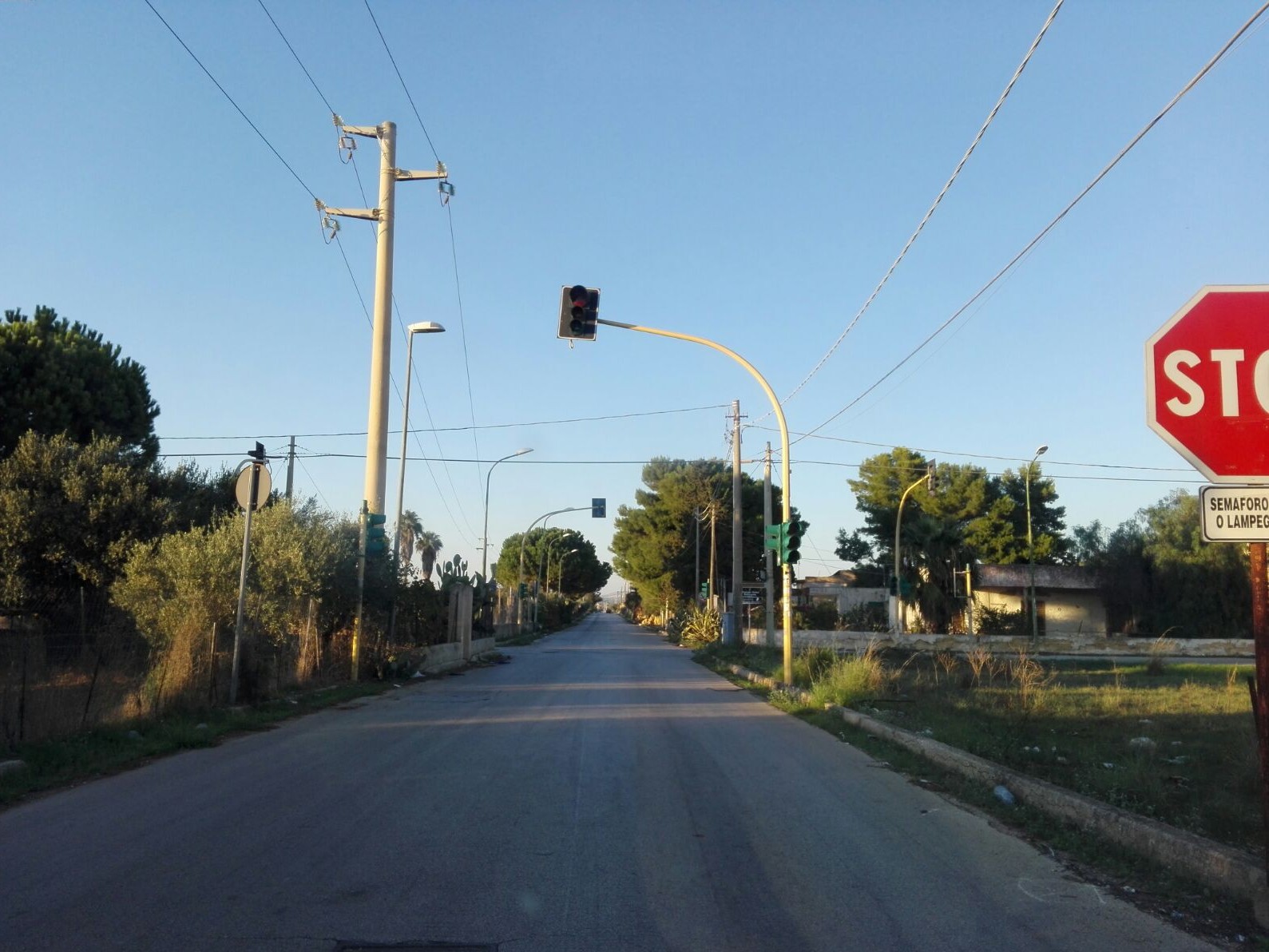 Immagine articolo: Il lettore scrive: “Semaforo di via Cavallaro a Marinella non funzionante da oltre un mese” Immagine articolo: Il lettore scrive: “Semaforo di via Cavallaro a Marinella non funzionante da oltre un mese”