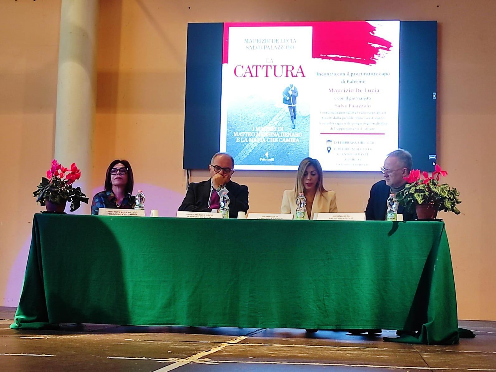 Immagine articolo: Partanna, il procuratore De Lucia ed il giornalista Salvo Palazzolo hanno incontrato gli studenti dei licei Immagine articolo: Partanna, il procuratore De Lucia ed il giornalista Salvo Palazzolo hanno incontrato gli studenti dei licei