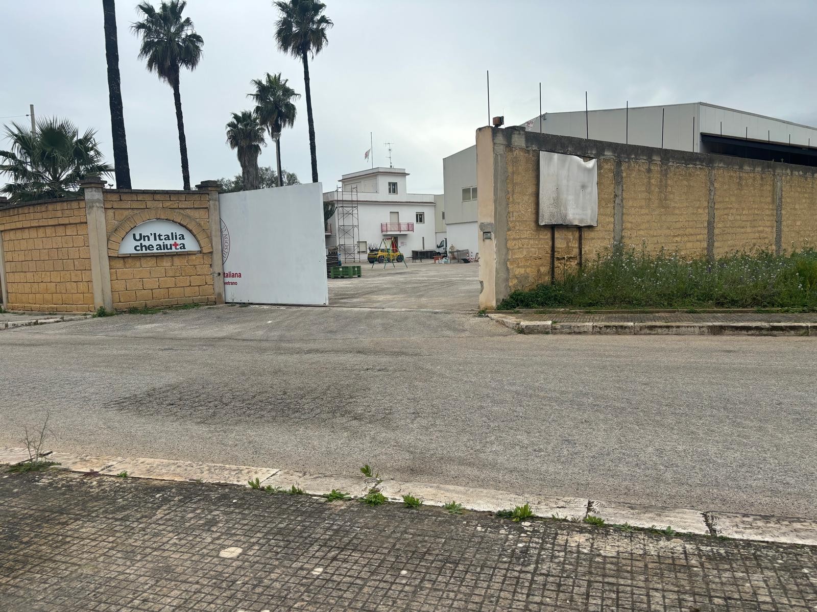 Immagine articolo: Furto alla Croce Rossa, Cardinale: "Non fermiamo il nostro impegno". Indagini ruotano attorno alle telecamere di videosorveglianza della zona Immagine articolo: Furto alla Croce Rossa, Cardinale: "Non fermiamo il nostro impegno". Indagini ruotano attorno alle telecamere di videosorveglianza della zona