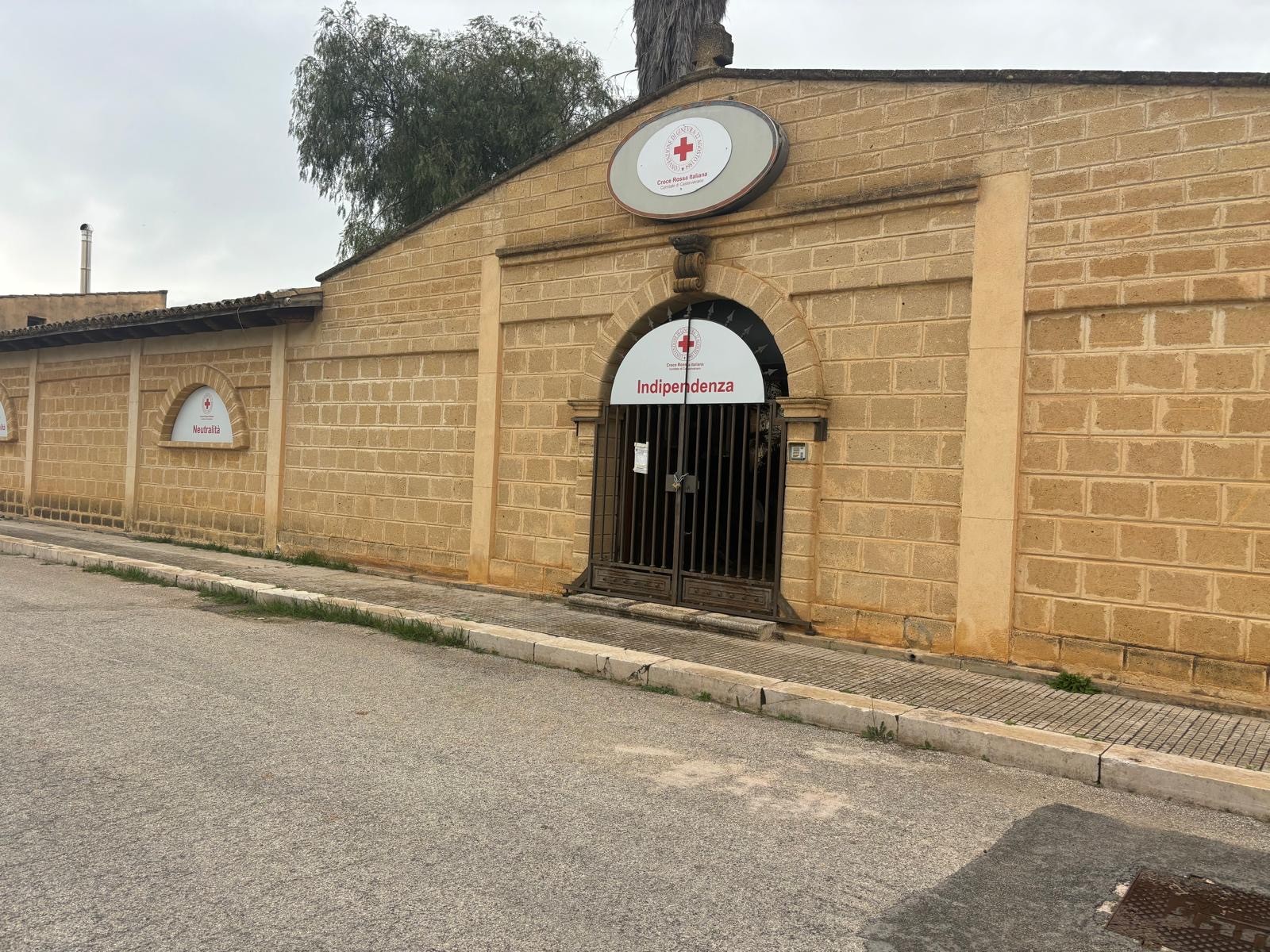 Immagine articolo: Furto nella notte alla sede della Croce Rossa, rubata un’auto ed altro materiale Immagine articolo: Furto nella notte alla sede della Croce Rossa, rubata un’auto ed altro materiale