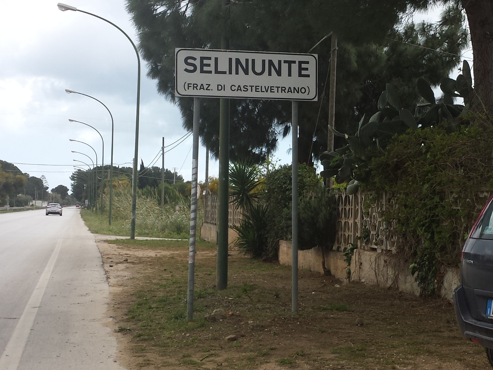 Immagine articolo: Selinunte non è più in "affitto". Rimossi i cartelli dal tabellone all'ingresso della frazione Immagine articolo: Selinunte non è più in "affitto". Rimossi i cartelli dal tabellone all'ingresso della frazione