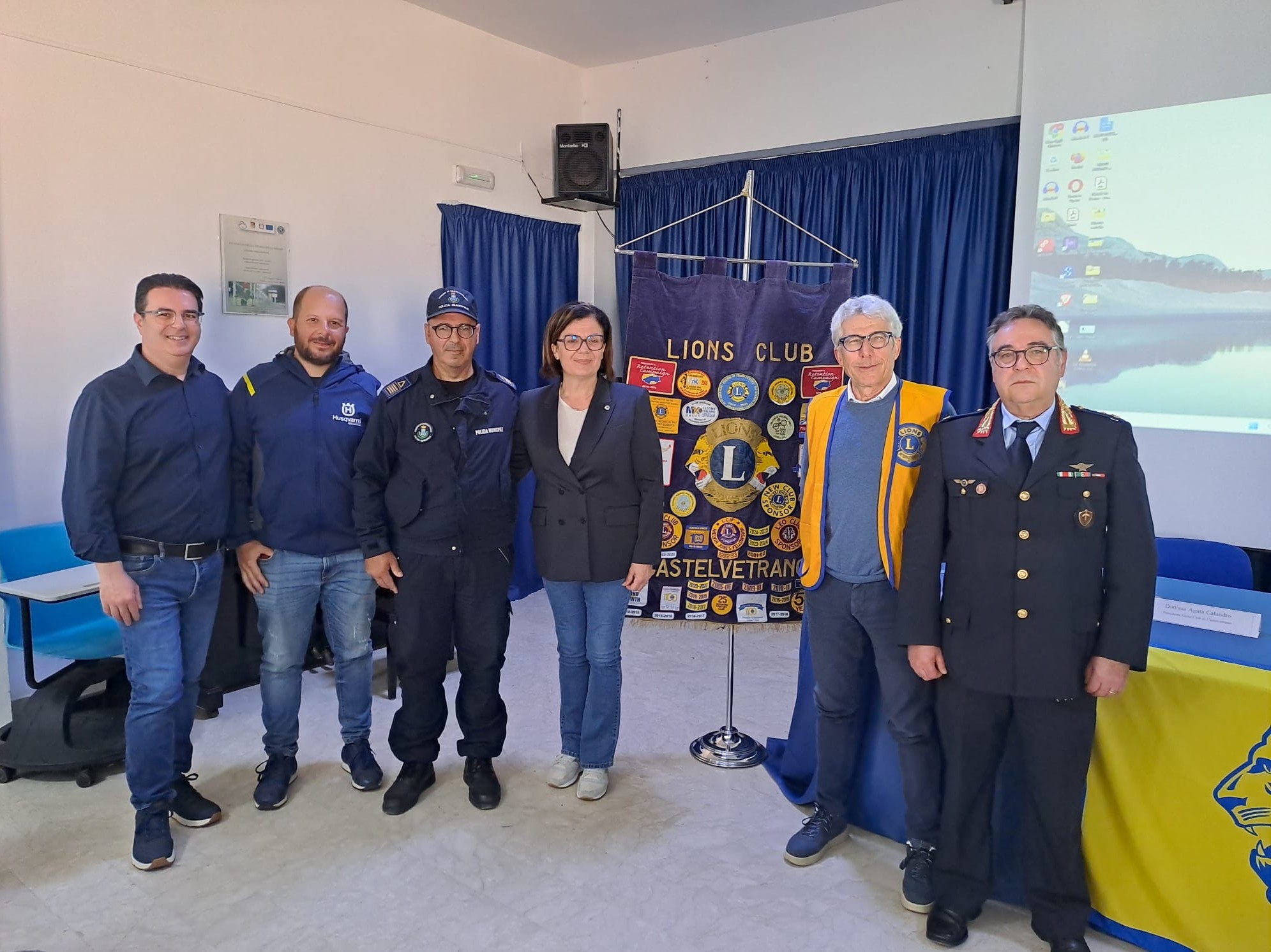 Immagine articolo: Studenti dell'I.C. Di Matteo a lezione di Sicurezza Stradale Immagine articolo: Studenti dell'I.C. Di Matteo a lezione di Sicurezza Stradale