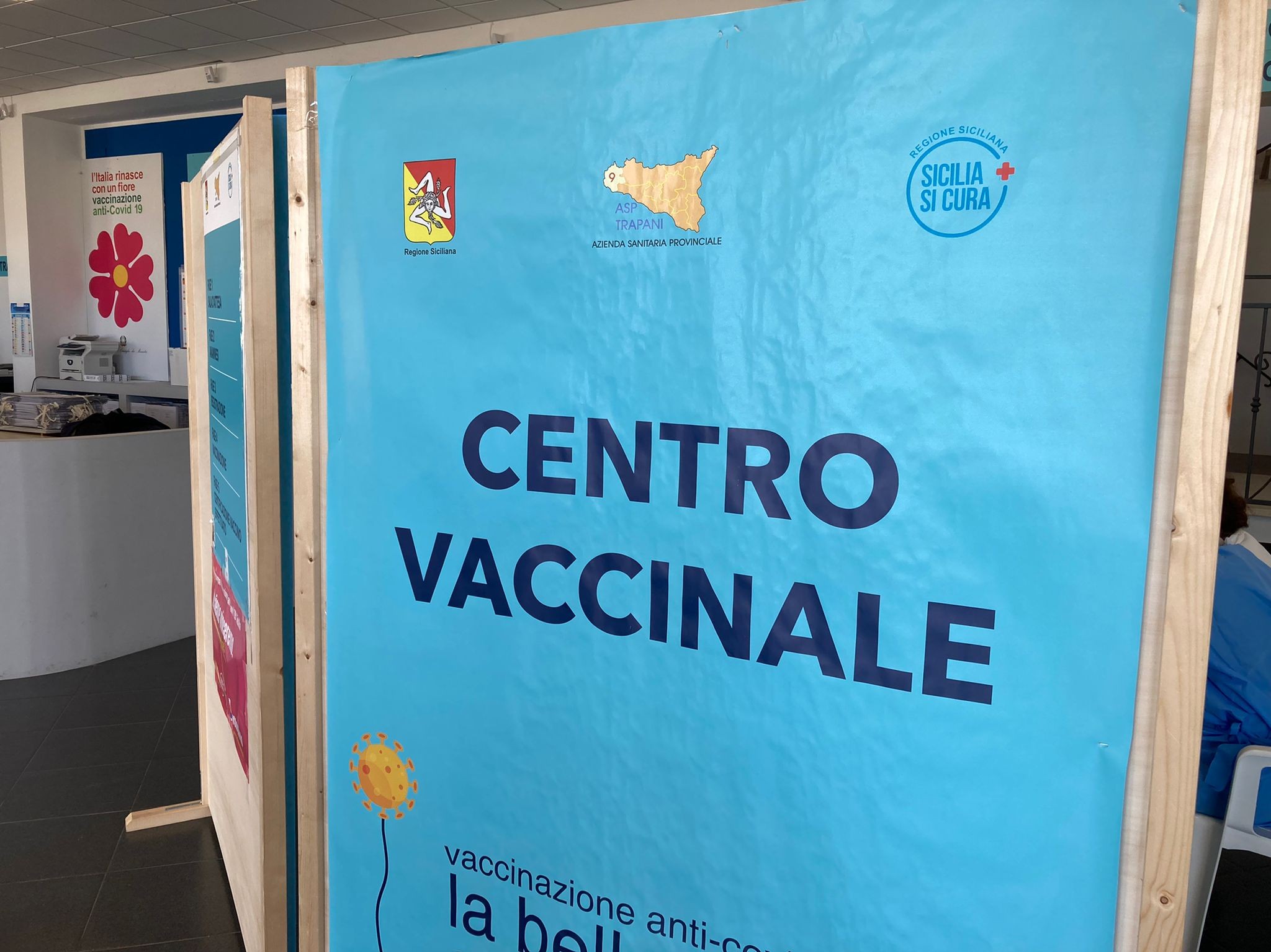 Immagine articolo: Castelvetrano, attivate due linee telefoniche presso hub Mocar per vaccini antinfluenzali e Covid