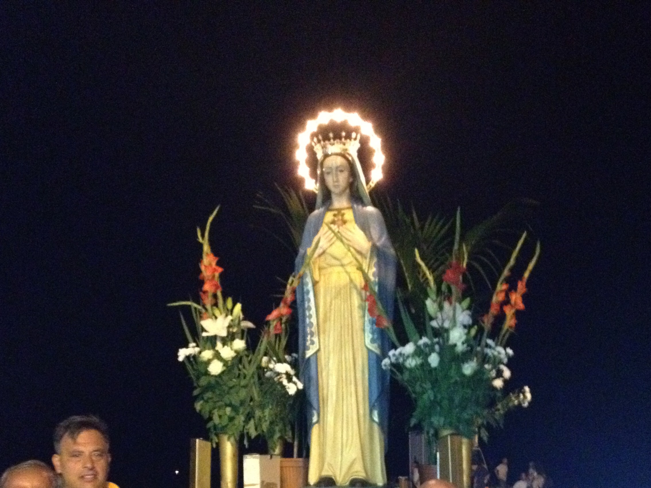 Immagine articolo: Marinella, la protesta della marineria divide: «La processione della Madonnina non doveva essere cancellata»