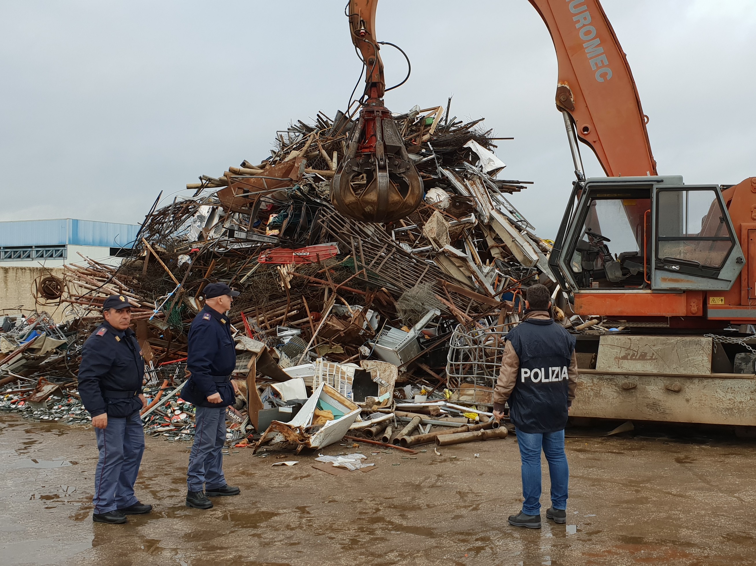 Immagine articolo: Traffico illecito di rifiuti, blitz tra Trapani e Marsala: sequestri e indagati