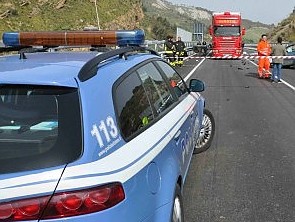 Immagine articolo: Incidente autostrada A/29: due i feriti. Interviene Polstrada di Castelvetrano Immagine articolo: Incidente autostrada A/29: due i feriti. Interviene Polstrada di Castelvetrano