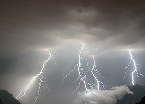 Immagine articolo: Castelvetrano colpita da violento nubrifagio. Vigili del Fuoco in azione Immagine articolo: Castelvetrano colpita da violento nubrifagio. Vigili del Fuoco in azione