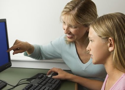 Immagine articolo: I love facebook…(i genitori "a scuola" dai figli) Immagine articolo: I love facebook…(i genitori "a scuola" dai figli)