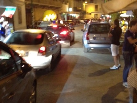 Traffico di auto a Marinella di Selinunte nei pressi dello Scalo di Bruca Traffico di auto a Marinella di Selinunte nei pressi dello Scalo di Bruca