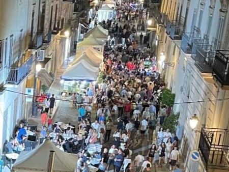 Immagine articolo: Grande successo a Partanna per la decima “Tipicità è Arte”: protagonista la cipolla rossa