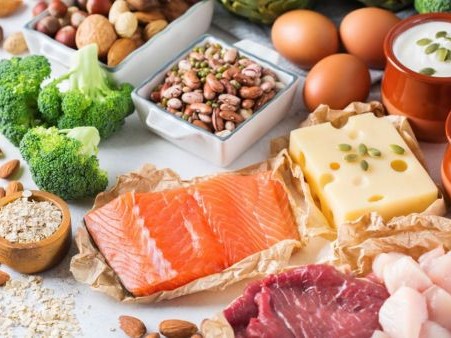 Immagine articolo: Dieta iperproteica: benefici, rischi e controindicazioni.  Mai seguirla per più di 2 settimane. Ecco perché 