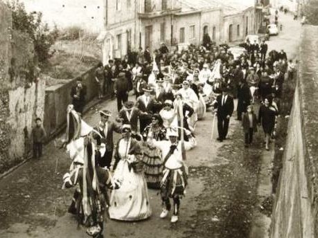 Immagine articolo: "A Castelvetrano c'era una volta il Carnevale tra maschere, scherzi e la 'bruciatina di li nanni'"