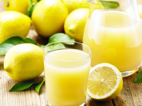 Immagine articolo: Le proprietà dei limoni tra calorie e valori nutrizionali. Ecco perchè fanno bene alla salute