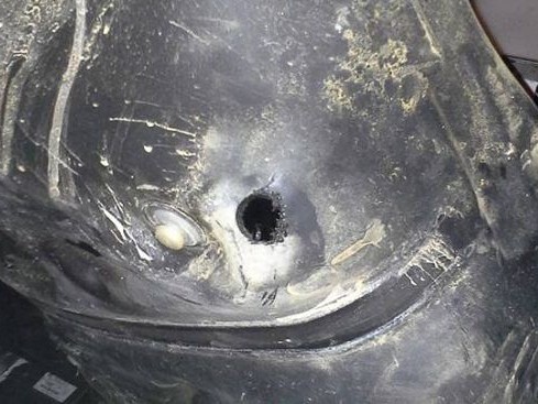 Immagine articolo: Il lettore scrive: "Buio in via Tagliata e balordi bucano il serbatoio dell'auto per rubare la benzina" Immagine articolo: Il lettore scrive: "Buio in via Tagliata e balordi bucano il serbatoio dell'auto per rubare la benzina"
