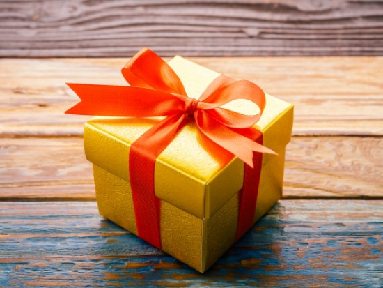 Immagine articolo: Regali di Natale: cosa scegliere tra vestiario, orologi da uomo o esperienze