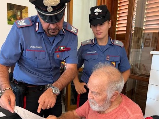 Immagine articolo: Carabinieri a domicilio per raccogliere la denuncia di un cittadino impossibilitato a muoversi