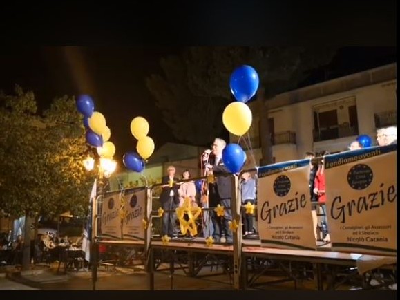 Immagine articolo: Partanna, in piazza per festeggiare la vittoria di Nicola Catania alle amministrative del Comune di Partanna Immagine articolo: Partanna, in piazza per festeggiare la vittoria di Nicola Catania alle amministrative del Comune di Partanna