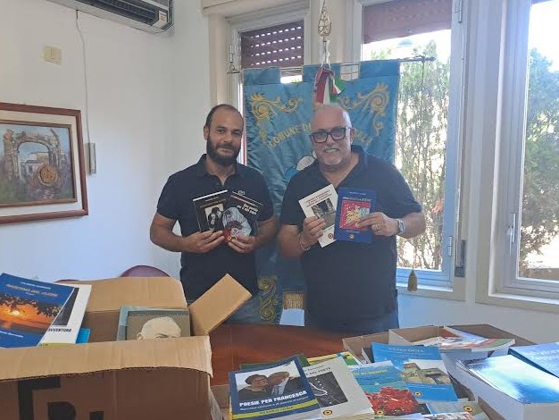 Immagine articolo: Poggioreale, donati da Francesco Billeci 246 libri alla biblioteca comunale
