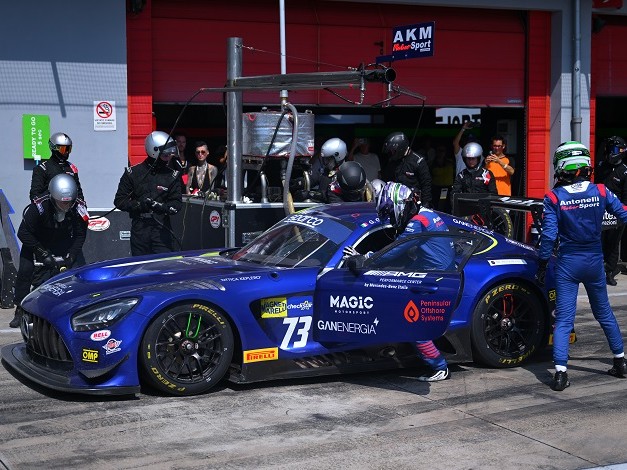 Immagine articolo: Giuseppe Guirreri, prova di forza a Imola: chiude la 3 Ore nella top-10 assoluta