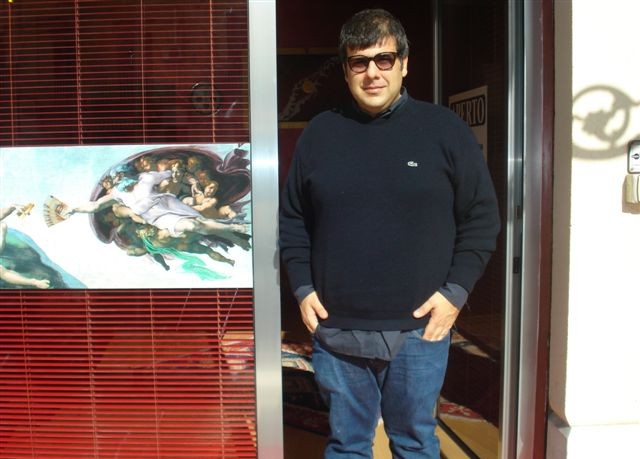Cristian Gattuso, titolare del punto vendita di “Compro Oro” nella piazza Nino Bixio a Castelvetrano