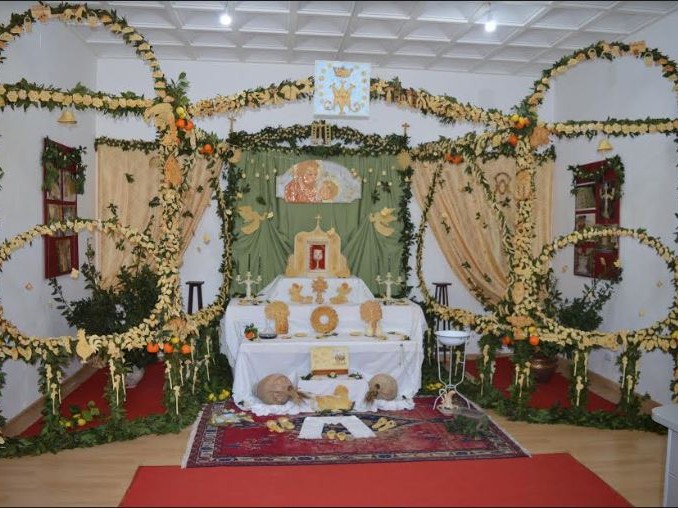 L'altare di San Giuseppe realizzato da Dora Bologna e da Esposito Teresa è visitabile presso i locali attigui all'ingresso dell'aula consiliare nel Sistema delle Piazze