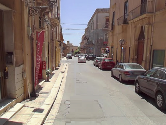 Immagine articolo: Castelvetrano, tentato furto in un negozio del centro: indagano le forze dell’ordine Immagine articolo: Castelvetrano, tentato furto in un negozio del centro: indagano le forze dell’ordine