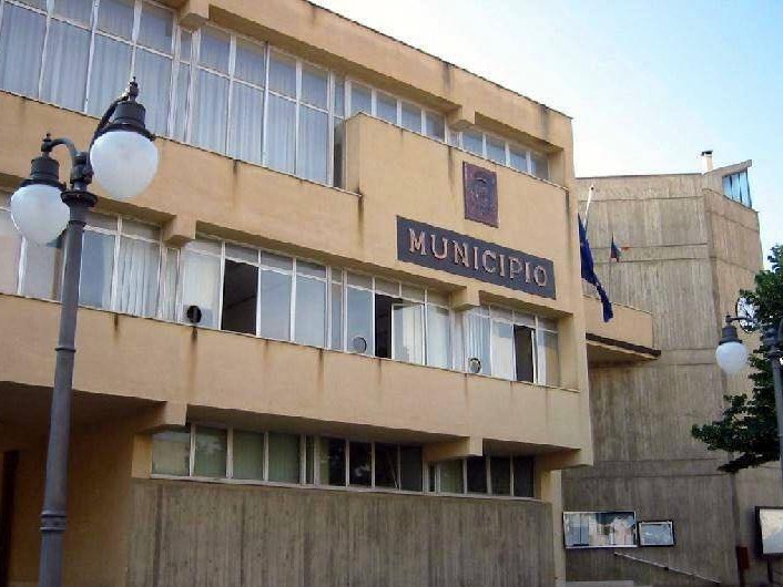 Immagine articolo: Santa Ninfa, tensioni in aula, il sindaco Ferreri attacca: “Convocazioni inutili e clima ostile”